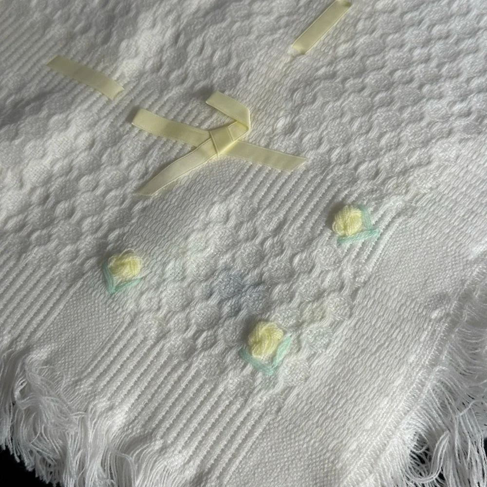 Vintage Half Moon Knit Acrylic Baby Blanket‎ White Yellow Ribbon Yellow Roses